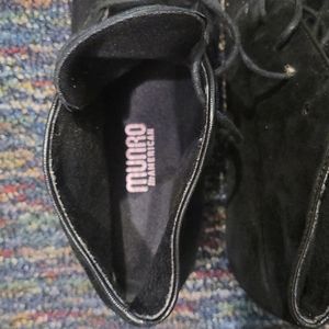 Munro American black suede ankle boots